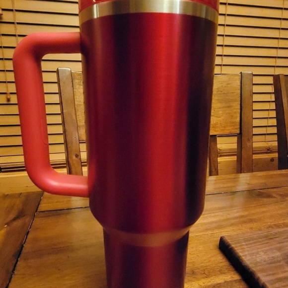 LIMITED EDITION: TARGET STANLEY x STARBUCKS - Picture 3 of 3